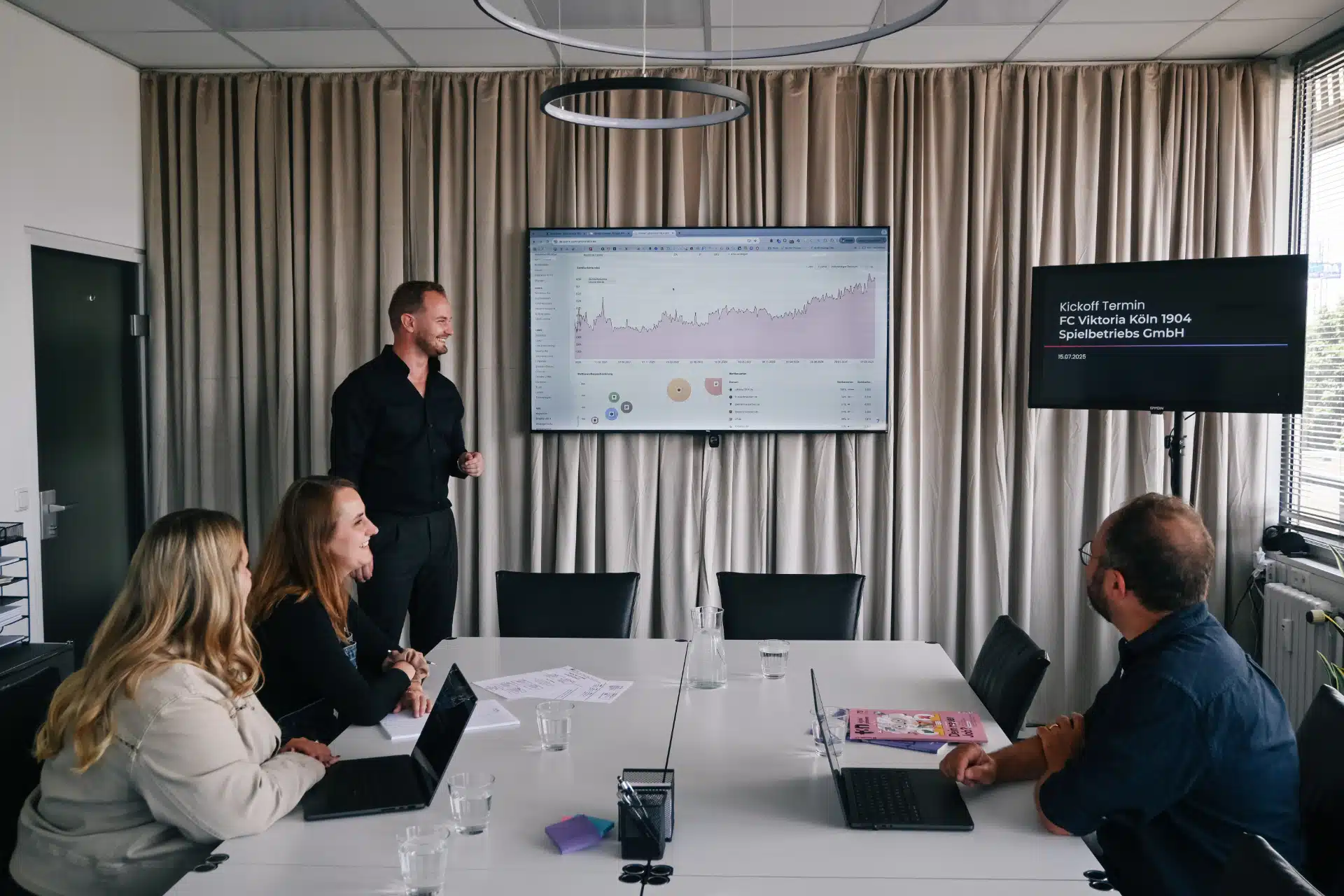 SEO Agentur aus Köln | Suchmaschinenoptimierung koeln teammeeting.jpg