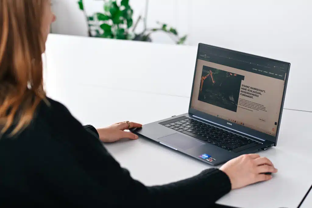 Case Rhiem & Sohn Webdesign Köln Laptop