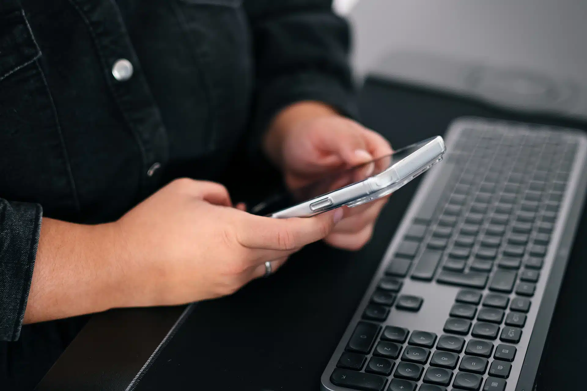 Webdesign Agentur aus Düsseldorf | Seo koeln smartphone und tastatur.jpg