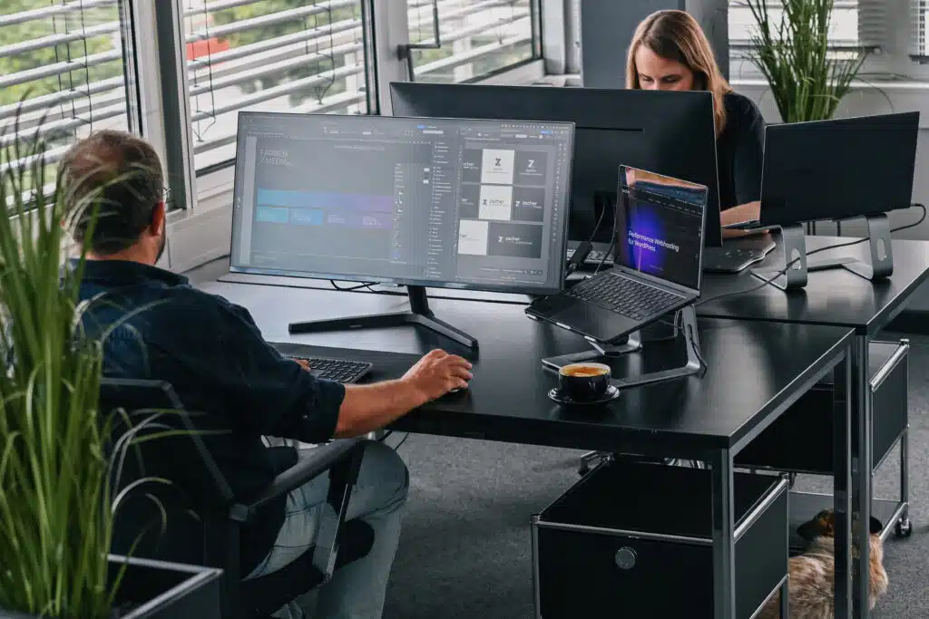 Wartung und Hosting | Designteam arbeitet